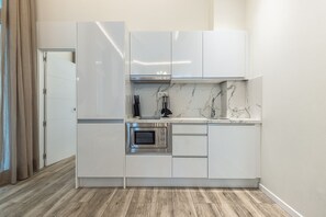 Fridge, microwave, stovetop, coffee/tea maker