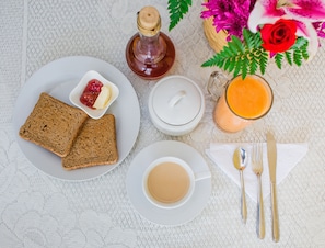 Dagelijks continentaal ontbijt inbegrepen