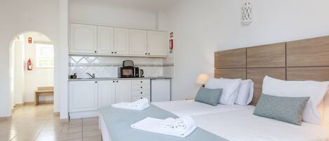 아파트, 침실 1개, 수영장 전망 | 1 개의 침실, 노트북 작업 공간, 암막 커튼, 무료 WiFi