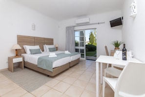 1 bedroom, laptop workspace, blackout curtains, free WiFi