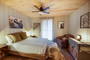 2 bedrooms, desk, free WiFi, bed sheets - Canopy Ridge Retreat Cabin, couples oasis. Nature weddings (Sevierville)