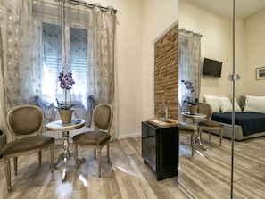 Camera tripla, bagno in camera | Copriletto in piuma, materassi in memory foam, Wi-Fi gratuito