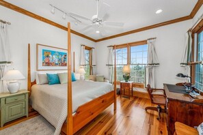 4 bedrooms, desk, iron/ironing board, free WiFi