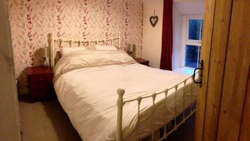 Cottage, 4 Bedrooms | Travel crib, bed sheets