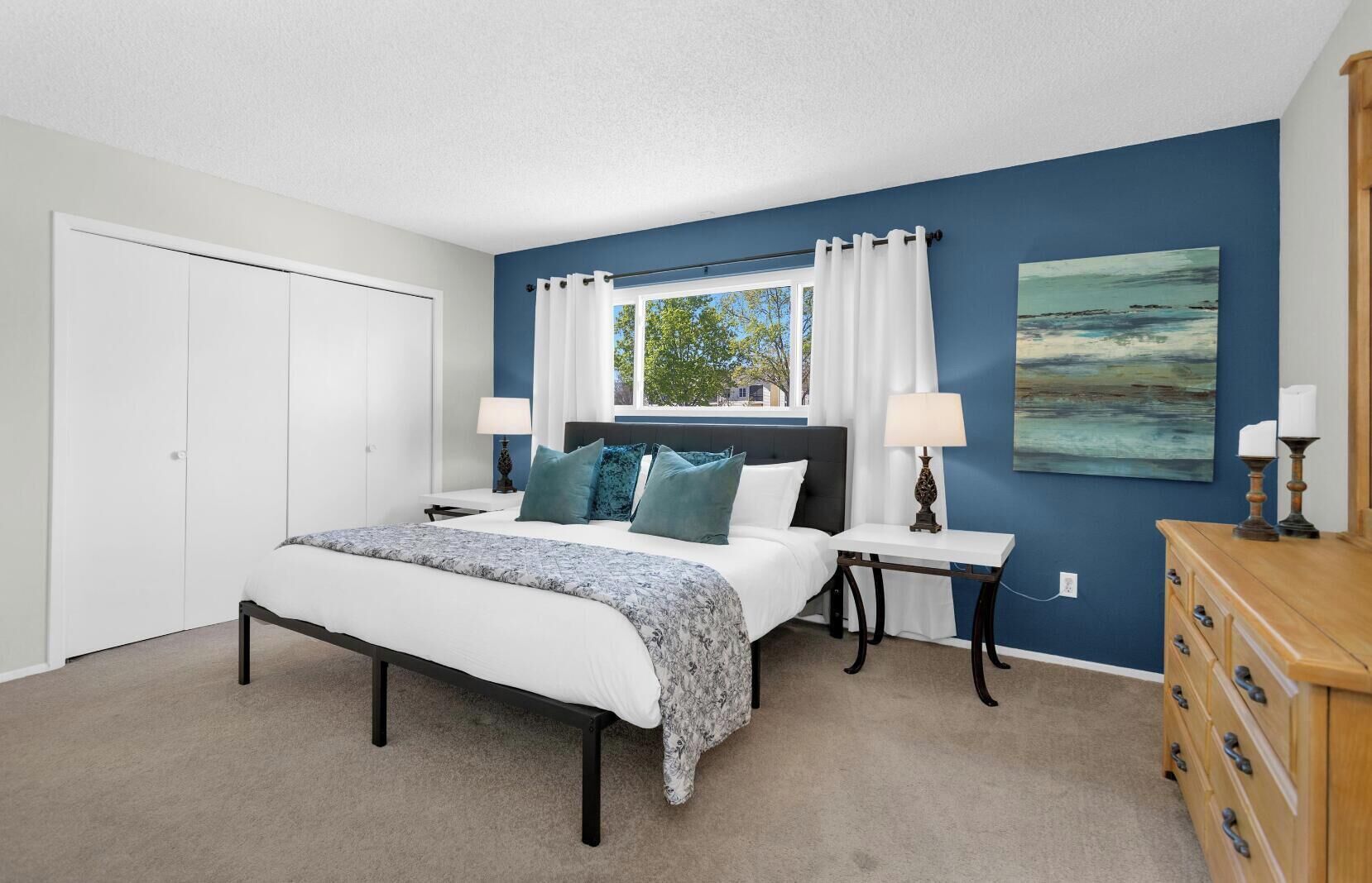 3 bedrooms, desk, iron/ironing board, travel crib