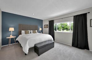 3 bedrooms, desk, iron/ironing board, WiFi