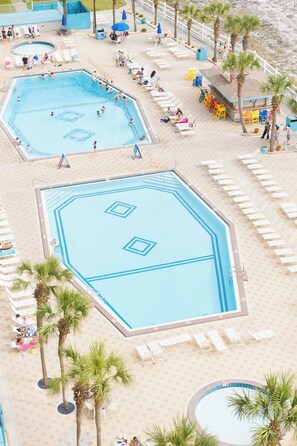 Piscina all'aperto, una piscina riscaldata