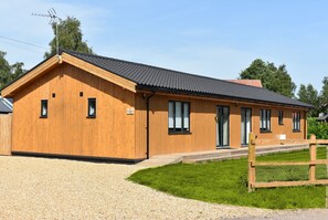 Exterior - Newly built, 4 bedrooms, all ensuite, bungalow, (Pentney)