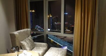 Longjin Business Hotel