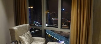 Longjin Business Hotel