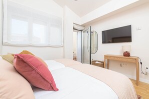 2 chambres, fer et planche à repasser, lit parapluie, Wi-Fi gratuit