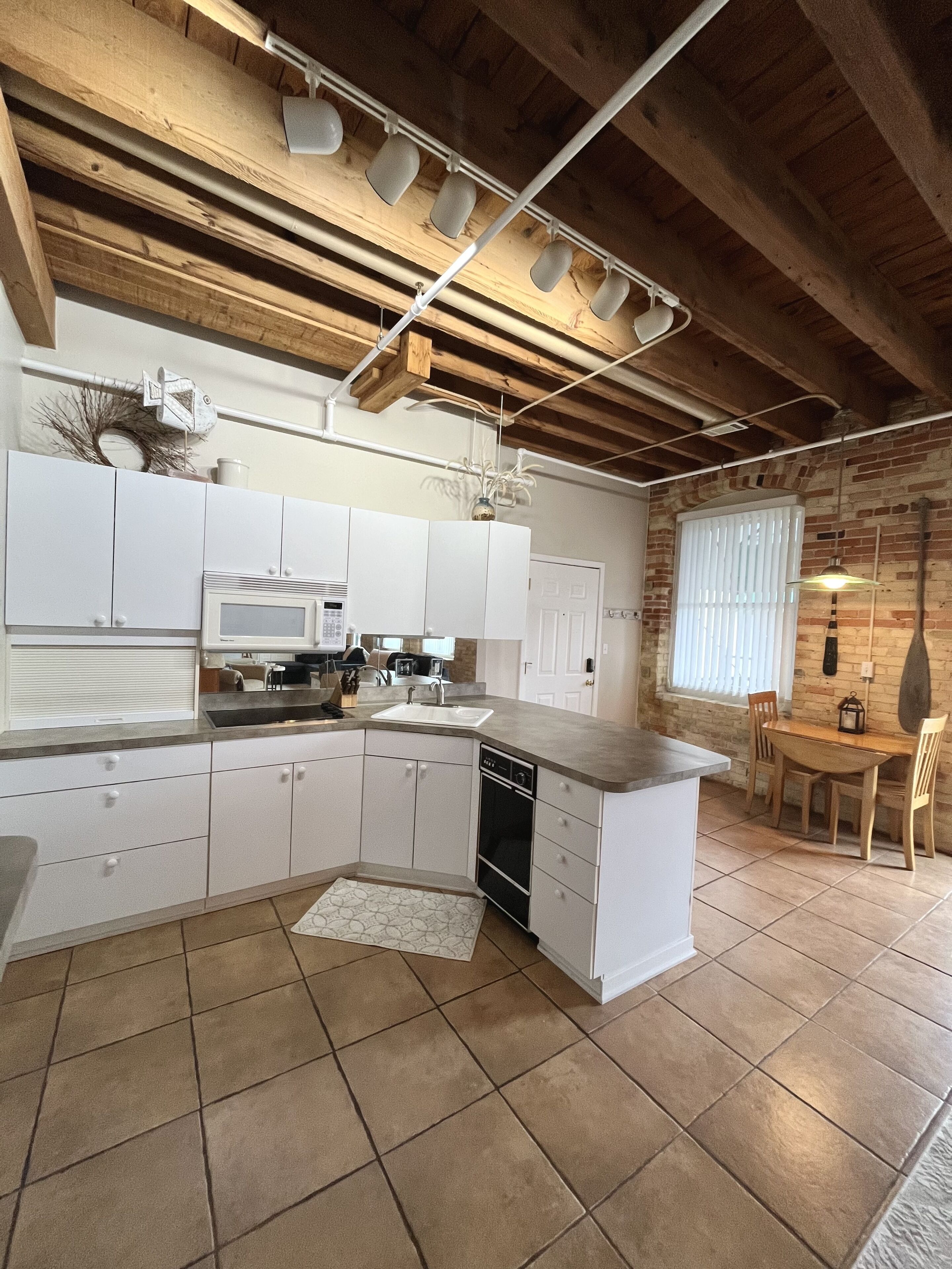 Downtown Waterfront! Cozy Space in the heart of Grand Haven!