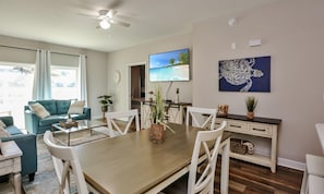 Dining - Shore Beats Work by Pristine Properties (Port St. Joe)
