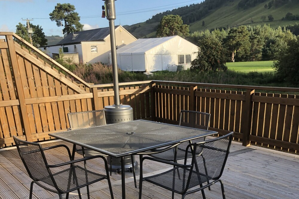 Luxury 2 Bedroom Caravan in Stunning Location
