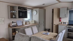 Cabin | Private kitchen | Fridge, microwave, oven, stovetop - Luxury 2 Bedroom Caravan in Stunning Location (Pitlochry)
