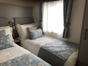 Cabin | 2 bedrooms, iron/ironing board, bed sheets - Luxury 2 Bedroom Caravan in Stunning Location (Pitlochry)