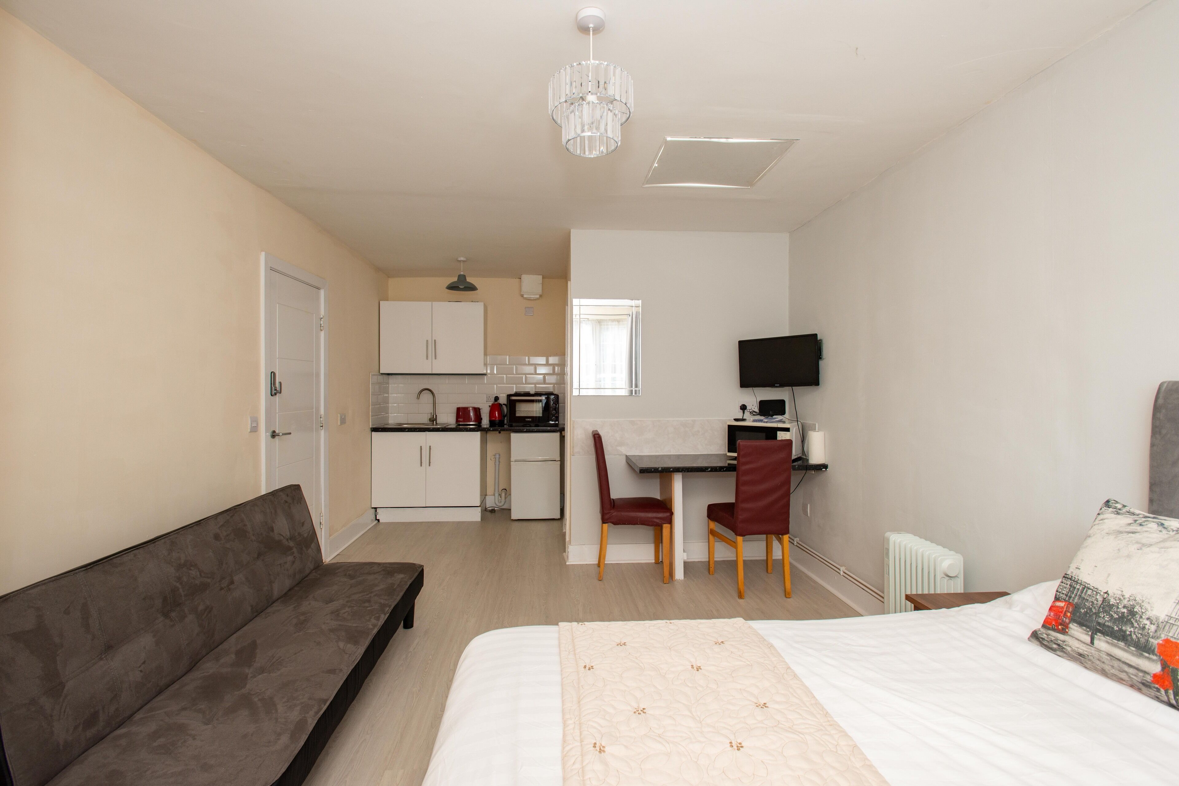 *NEWLY REFURBISHED* Greater London Studio 2, Zone 6