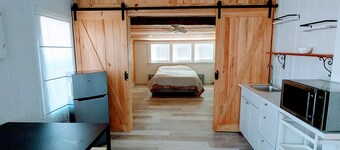 **Minimalist Mtn Living- Pets Welcome (30+ Days)**