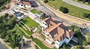 Exterior - Austin Guitar Pool | 87.5 FT Guitar Pool (Cedar Park)