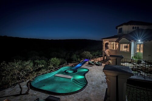 Austin Guitar Pool | 87.5 FT Guitar Pool