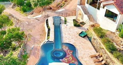 Austin Guitar Pool | 87.5 FT Guitar Pool