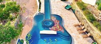 Austin Guitar Pool | 87.5 FT Guitar Pool