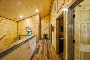 Interior - Andrea’s New Luxury Cabin just 3 miles from Dollywood.  Few miles from the prkwy (Sevierville)