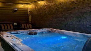 Indoor spa tub