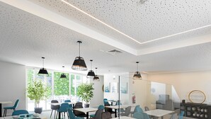 A modern dining area with tables and chairs, large windows, and hanging pendant lights. - Hotel Mondego (Coimbra)