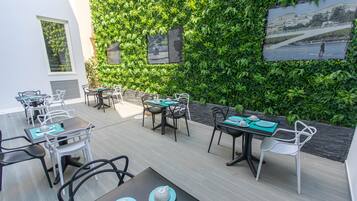 ๋งค์ผ ๋ทํ ์์นจ ์์ฌ(1์ธ๋น EUR 10)