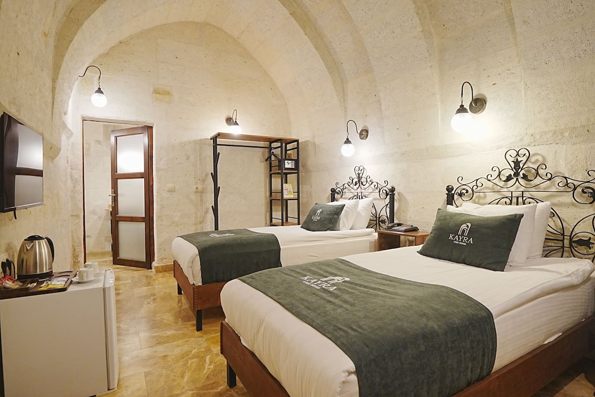 Standard Twin Room | Peralatan tempat tidur premium, gebar bulu kapas