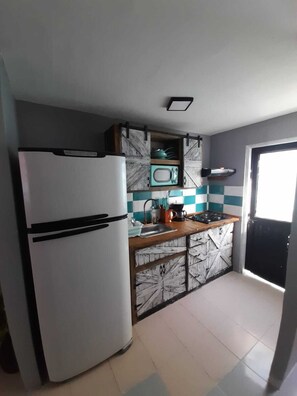 Frigorífico y placa de cocina