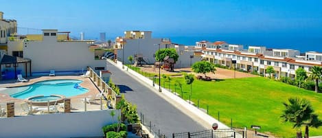 حمام سباحة