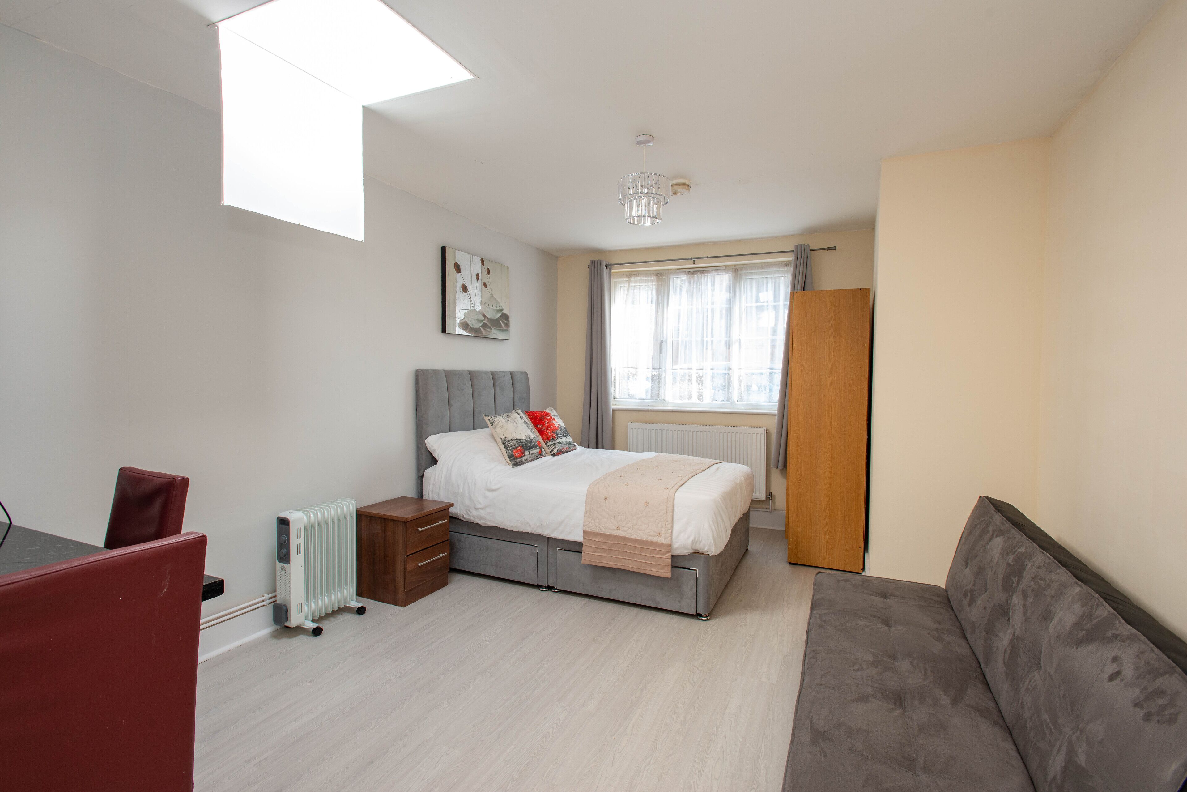 *Reduced Rates* *REFURBISHED* Studio (2) 25 Mins approx. to London Bridge