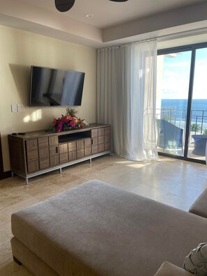 TV - Beach Front Condo , located in 5* Crocs Hotel (Jacó)