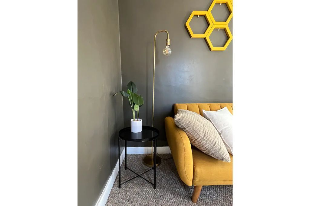 Cozy 2 Bed W/ FREE Parking in ❤️ of Little Italy