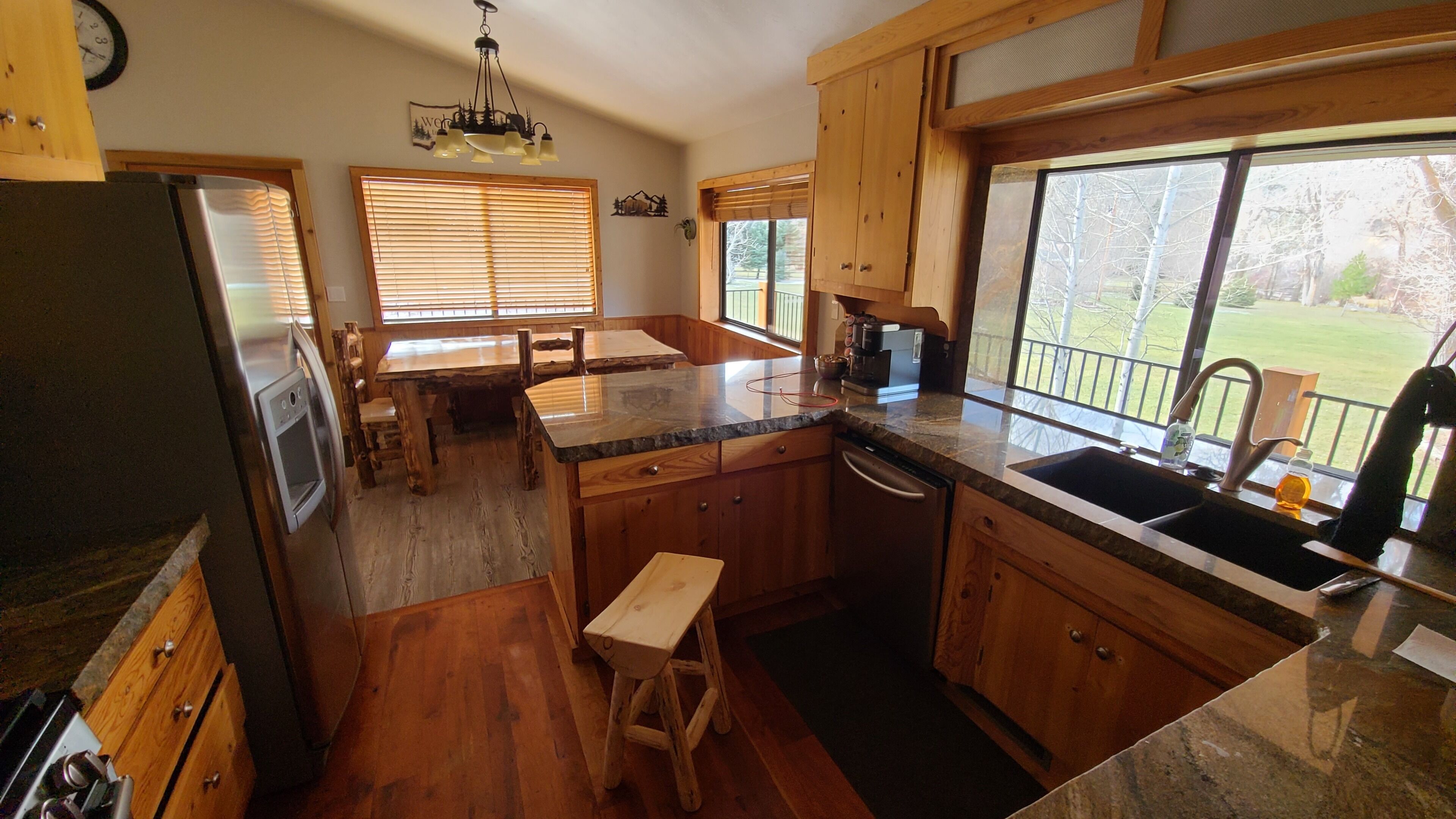 Cabin on Creek W/fire pit close to Ski, boat, fishing, Hike with large game room