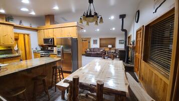 Kylskåp, mikrovågsugn, ugn och spishäll