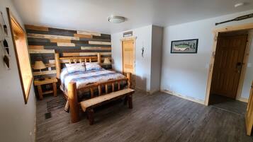 4 bedrooms, desk, iron/ironing board, travel cot