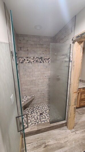 Combined shower/tub, hair dryer, towels, soap