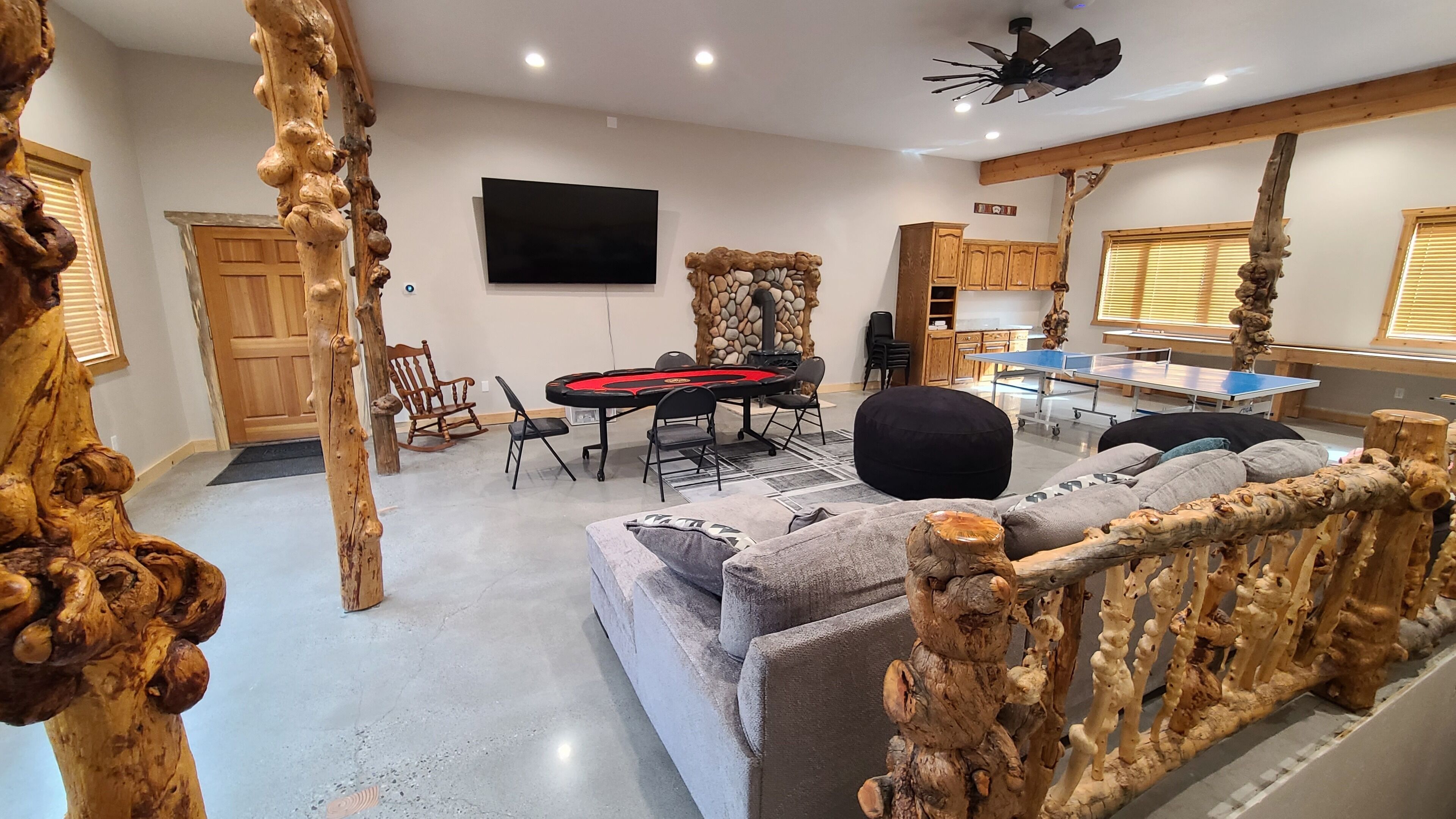 Smart-TV, Kamin, DVD-Player, Tischfußball