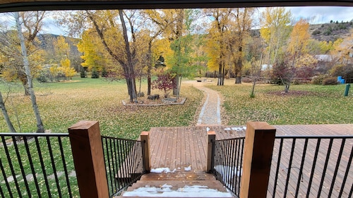 Cabin on Creek W/fire pit close to Ski, boat, fishing, Hike with large game room