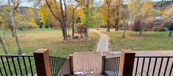 Cabin on Creek W/fire pit close to Ski, boat, fishing, Hike with large game room