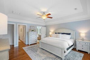 3 habitaciones, tabla de planchar con plancha, wifi y ropa de cama 