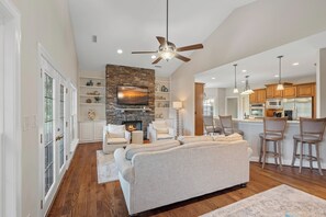 TV - Turtle Cove by SoCharm | Waterfront Home with Hot Tub (Mooresville)