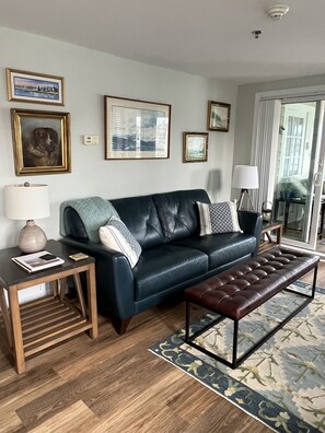 Smart TV, fireplace, books - Unique Waterfront Condo at the Boatyard! (Kennebunk)