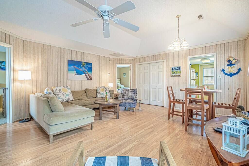Cottage House - Steps to the Beach with Pool