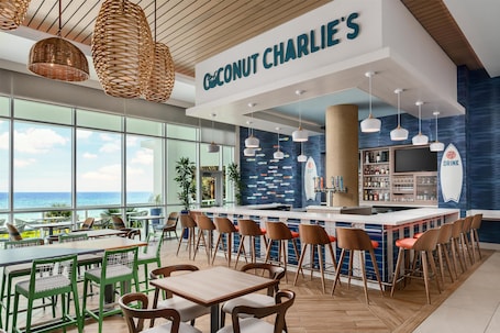 Restaurant. Hyatt Place Panama City Beach