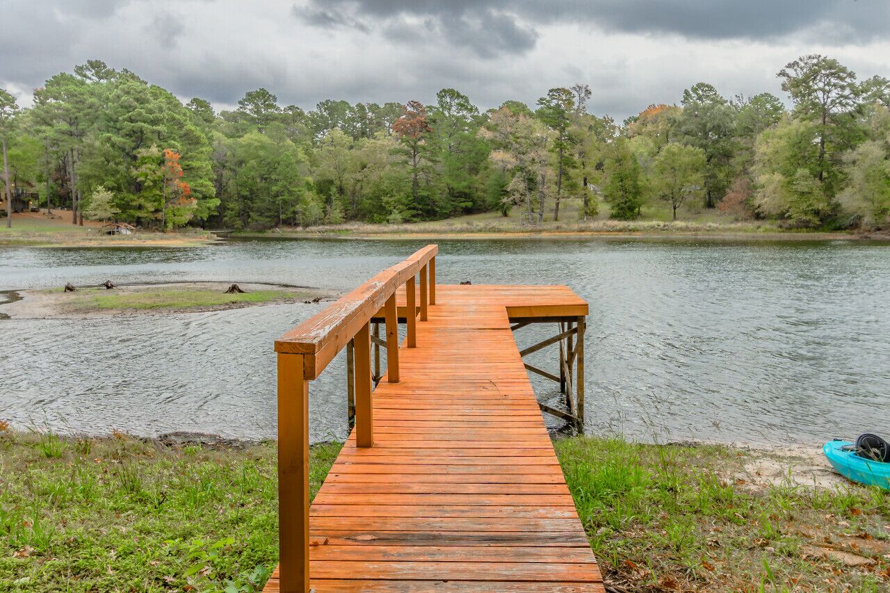 Serene Lakefront Cabin, Fishing, Firepit, Kayaks