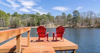 Serene Lakefront Cabin, Fishing, Firepit, Kayaks